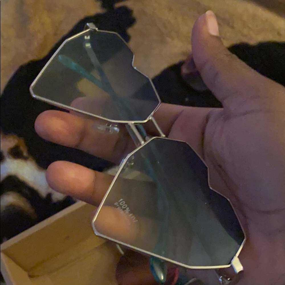 Shades - Picture 4 of 9